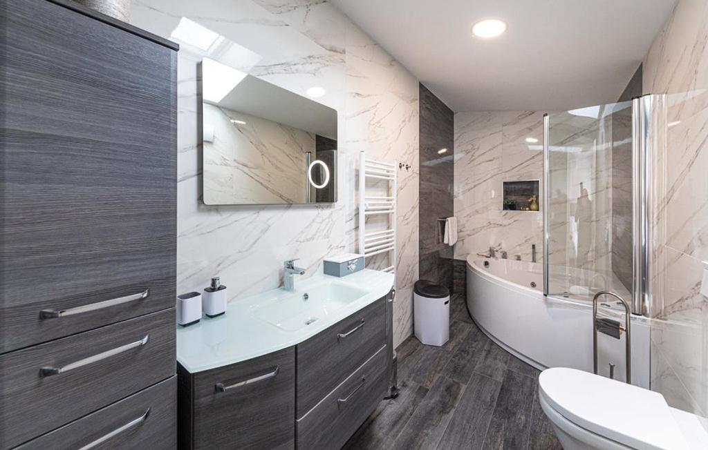 Premium Apartment With Jacuzzi Трогір Екстер'єр фото