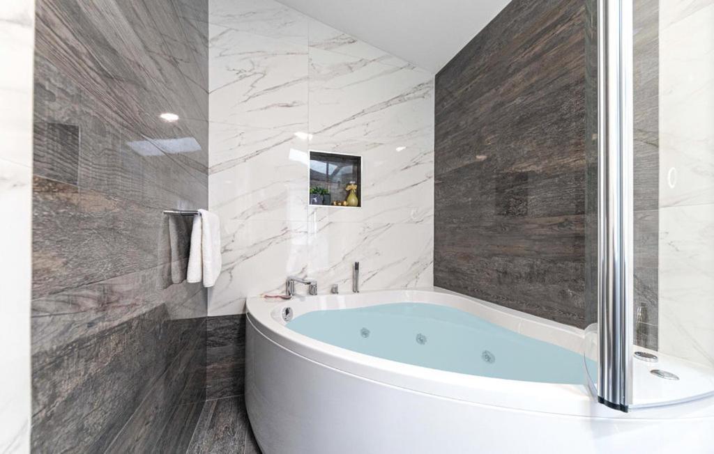 Premium Apartment With Jacuzzi Трогір Екстер'єр фото
